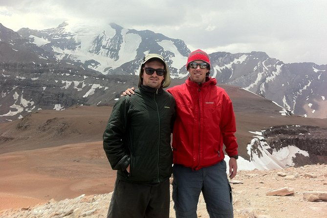 private-full-day-hike-to-pintor-hill-from-santiago-reaches-4-180m-in-one-day