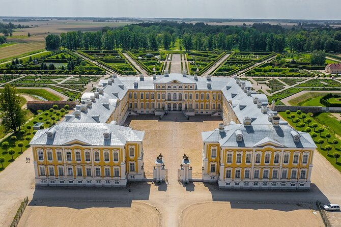 private-full-day-trip-to-hill-of-crosses-rundale-palace-bauska