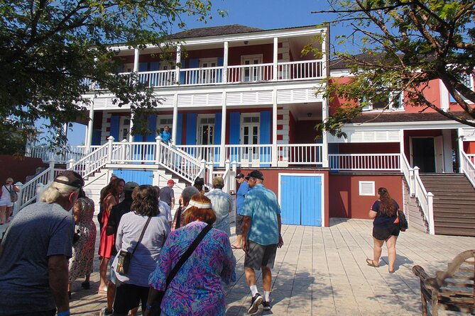 private-guided-island-tour-in-nassau-bahamas-free-wifi-drinks