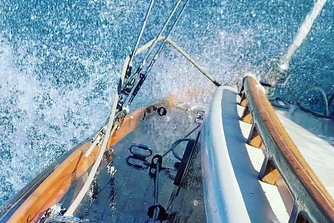 private-guided-sailing-boat-tour-on-lake-como-with-aperitif