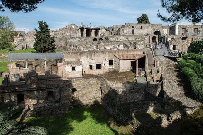 private-guided-tour-of-capri-sorrento-pompeii