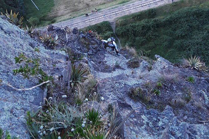 private-half-day-rock-climbing-experience-in-the-suesca-rocks
