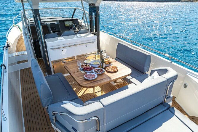 private-luxury-boat-tour-from-paros-to-sifnos