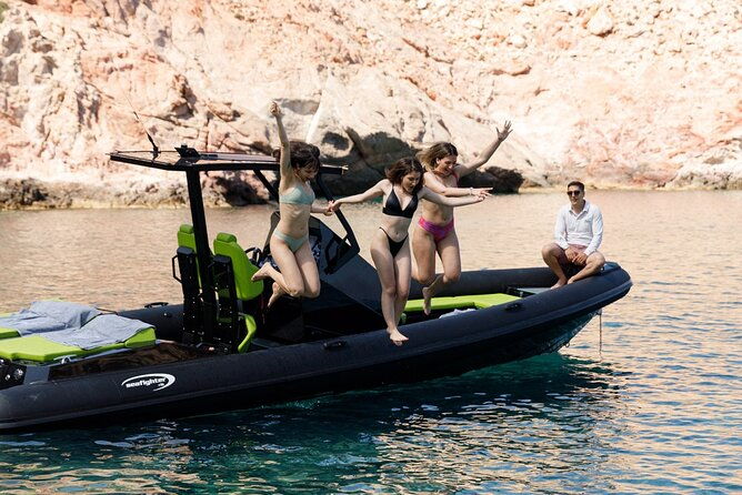 private-luxury-boat-tour-to-kimolos-poliegos