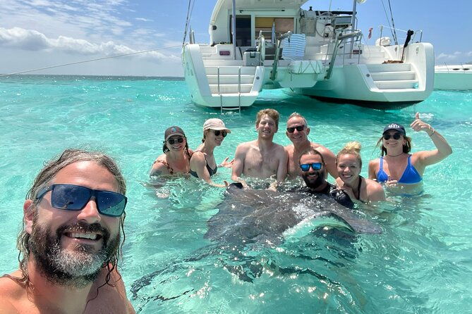 private-luxury-catamaran-tour-to-stingray-city-and-snorkel