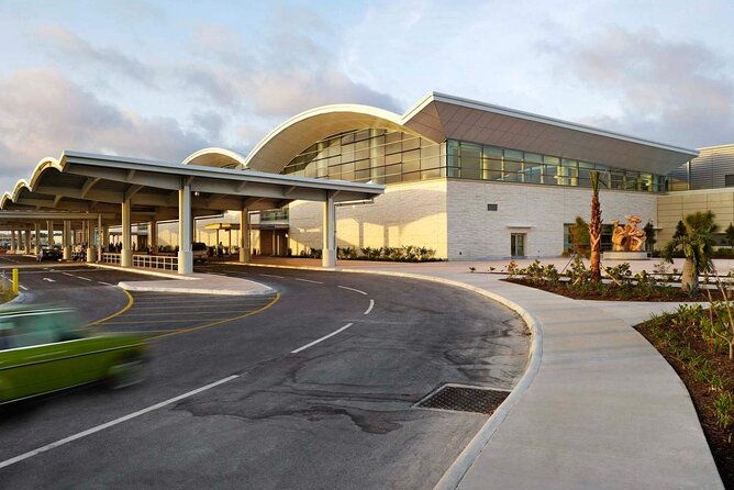 private-nassau-bahamas-airport-round-trip-transfers-1-4ppl-one-flat-rate