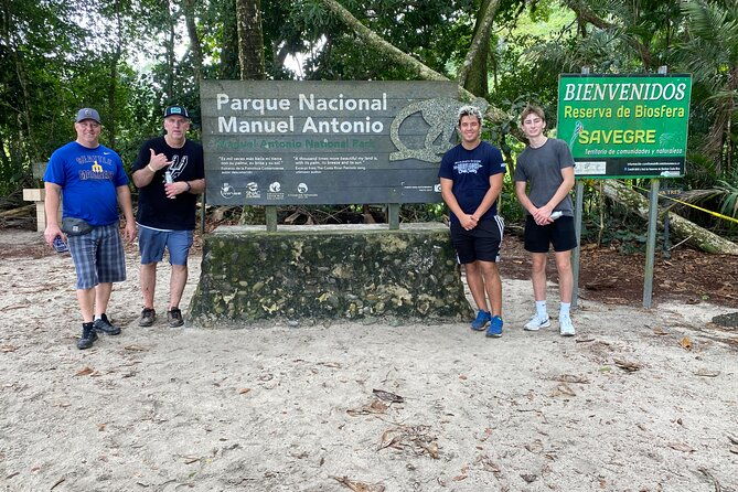 private-nature-walk-in-manuel-antonio-national-park
