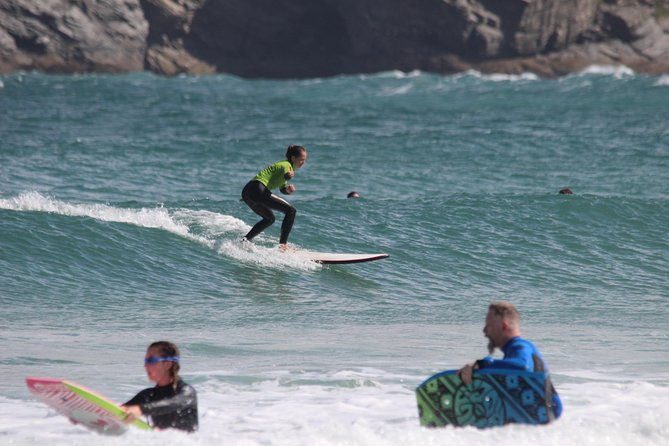 private-one-on-one-surf-lesson-in-newquay-for-beginners-novice-surfers