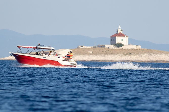 private-red-rocks-and-pakleni-islands-beach-hopping-speedboat-tour