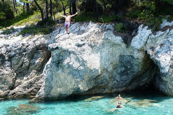 private-skopelos-island-boat-cruise-tour-to-mamma-mia-sites