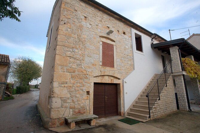private-sparkling-wine-tasting-in-istria