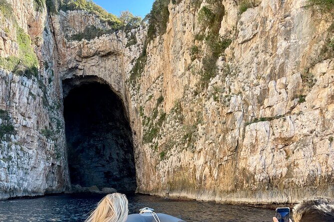private-speedboat-for-the-grand-tour-of-national-park-grama-bay
