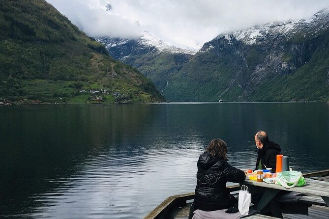 private-tour-geiranger-and-glaciers-1-to-15-people