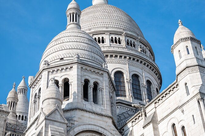 private-tour-of-montmartre-in-a-citroen-classic