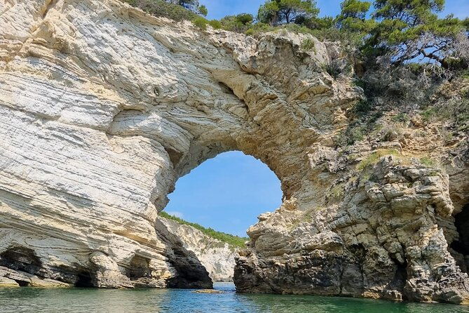 private-tour-of-the-coast-and-caves-up-to-zagare