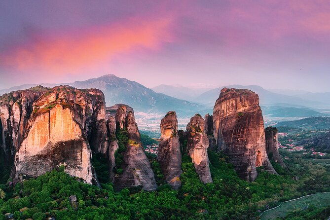 private-tour-to-meteora-rocks-from-volos