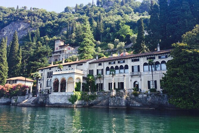 private-tour-with-classic-wooden-boat-on-lake-como-2