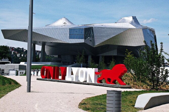 private-transfer-port-of-lyon-to-lyon-airport-lys-in-luxury-van
