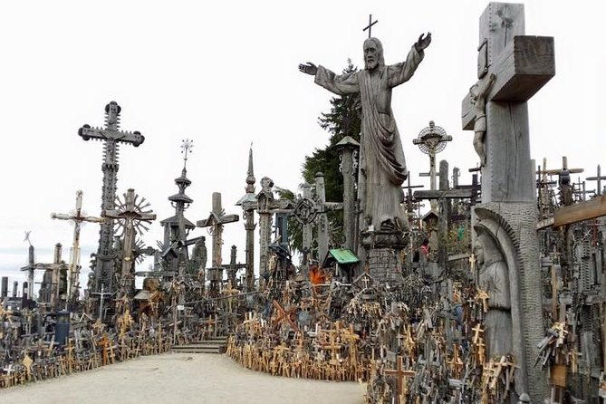 private-trip-from-vilnius-to-riga-hill-of-crosses-rundale-palace-bauska-castl