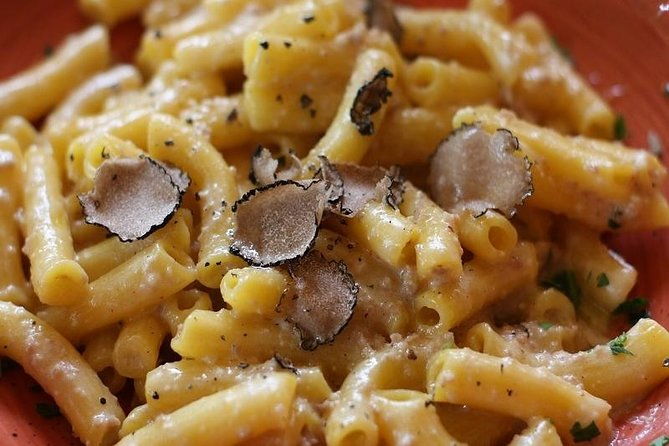 private-truffle-hunting-in-chianti