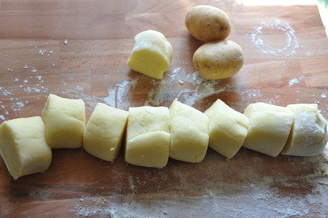 private-tuscan-italian-cooking-class-cheese-tasting-with-ilaria