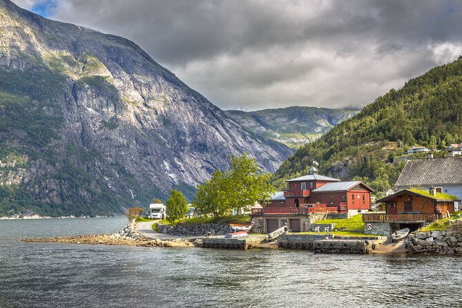 private-waterfalls-and-wonders-tour-in-norway