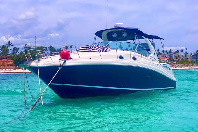 private-yacht-for-excursions-in-punta-cana-snorkeling-and-booze