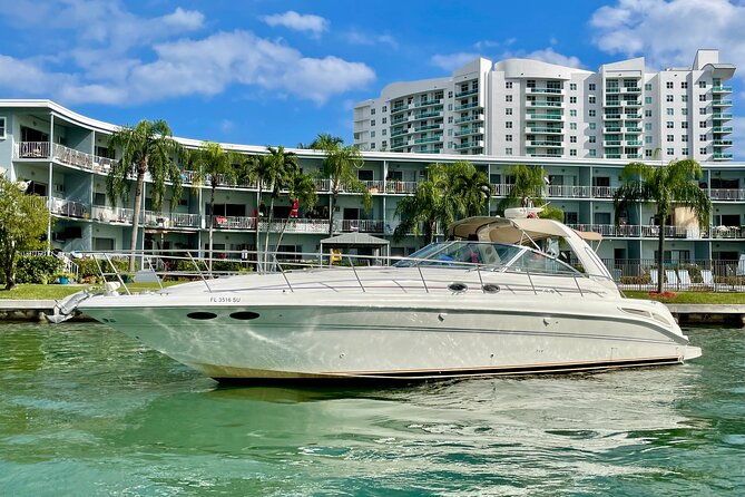 private-yacht-rental-miami-customizable-tours-dolphin-watching