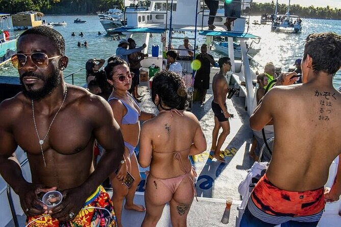 punta-cana-party-boat-snorkeling-diving-music-drink-open-bar