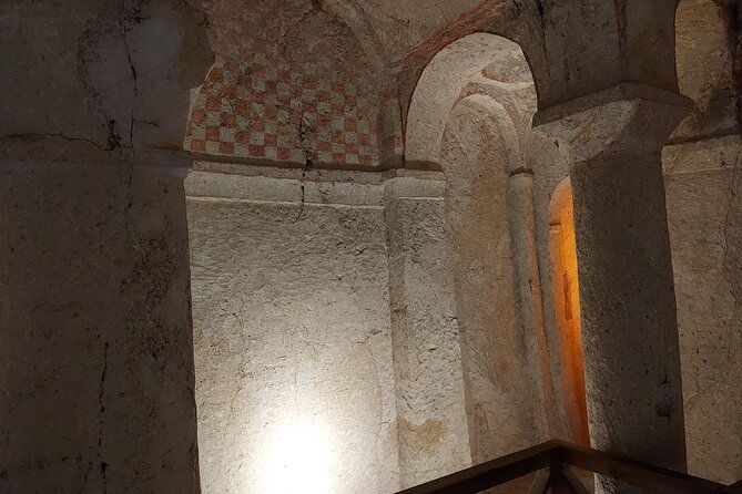 red-tour-in-cappadocia-with-open-air-museum-monks-valley