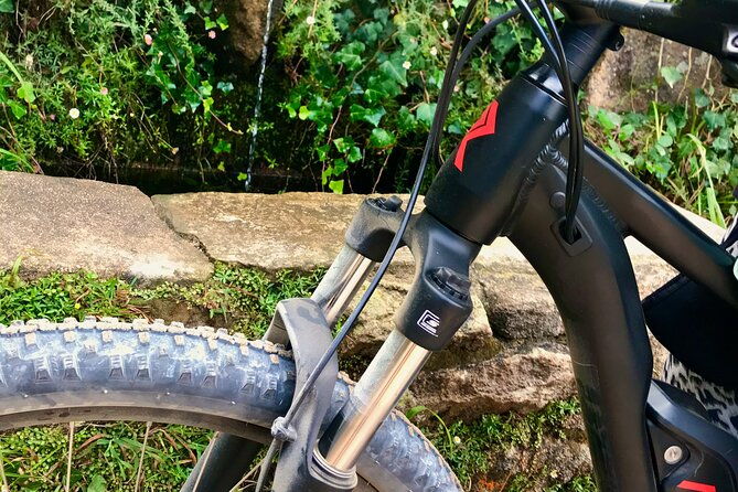 relaxed-e-bike-in-the-backroads-of-cascais-and-sintra
