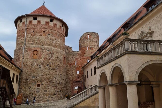 riga-to-vilnius-sightseeing-transfer-2