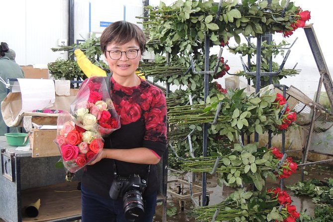 rose-plantation-equator-line-and-otavalo-market-private-tour