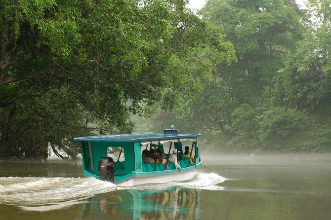 safari-boat-on-sarapiqui-river-with-lunch-from-san-jose