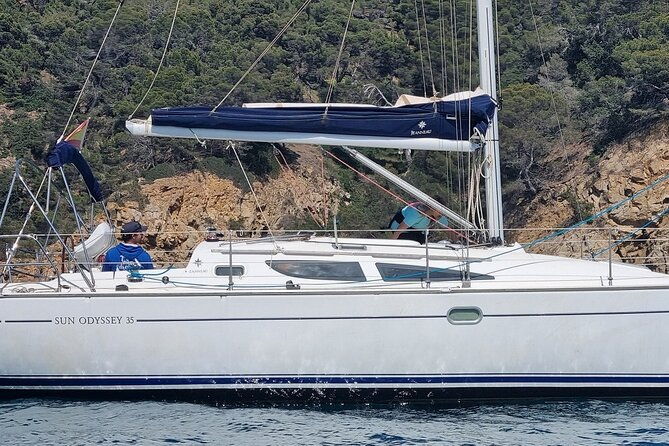 sailing-experience-on-a-4-hour-sailboat-in-girona