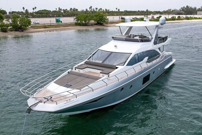 sailing-into-the-sunset-on-a-personalized-luxury-yacht-charter