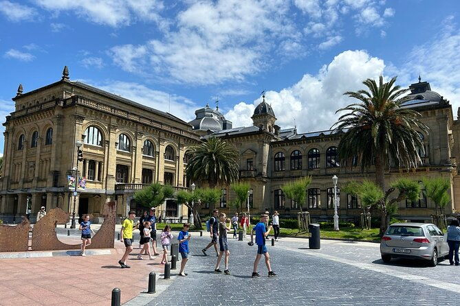 san-sebastian-food-tour-tapas-drinks-and-pintchos-with-a-local