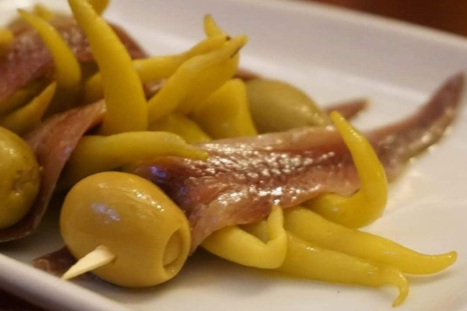 san-sebastian-sightseeing-and-pintxos-private-cultural-gastronomic-adventure