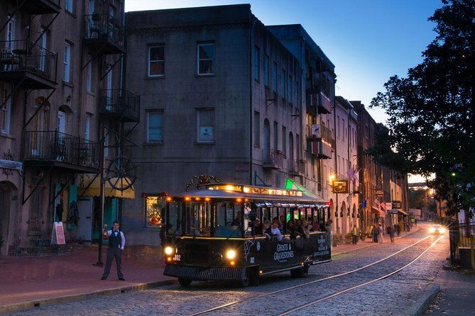 savannah-ghosts-gravestones-trolley-tour