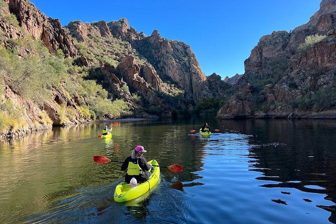 scenic-guided-kayaking-tour-on-saguaro-lake