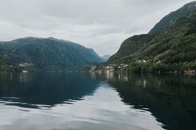 scenic-hardangerfjord-fyksesund-rib-adventure-from-norheimsund-2