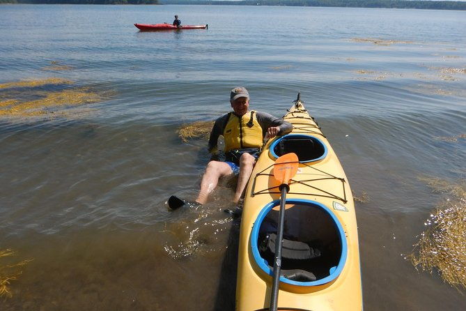 sea-kayak-to-an-island-tour-in-casco-bay