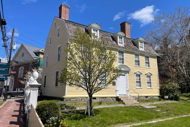 self-guided-haunted-walking-tour-in-portsmouth-app-gps-emf-reader