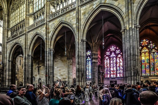 semi-private-prague-castle-lesser-town-tour-with-cake-drink