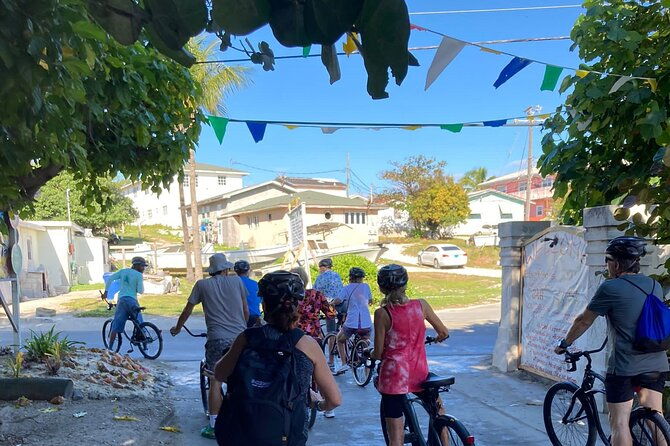 shared-island-bike-tour-in-bailey-town