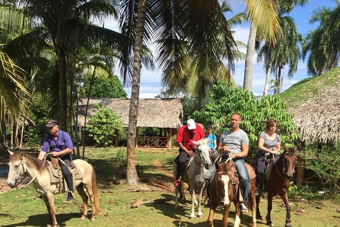 short-excursion-horseback-riding-tours-on-the-beach-and-mountain