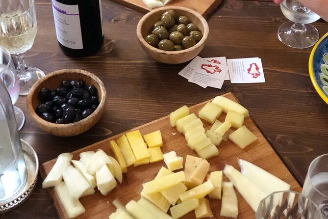 sicilian-wines-and-cheeses-tasting-in-palermo