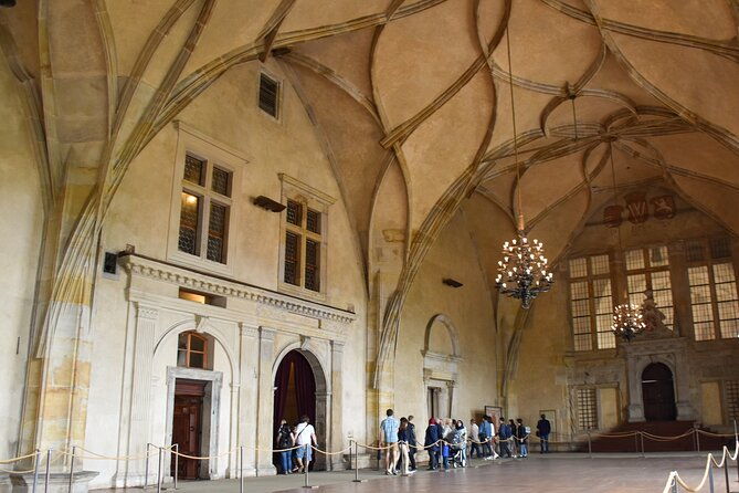 skip-the-line-prague-castle-ticket-and-introductory-overview-2