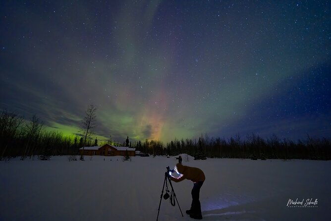small-group-northern-lights-lodge-tours-from-fairbanks-solo-traveler
