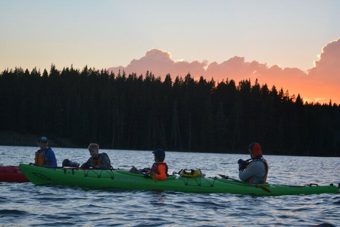 small-group-sunset-kayaking-tour-on-lake-yellowstone-2